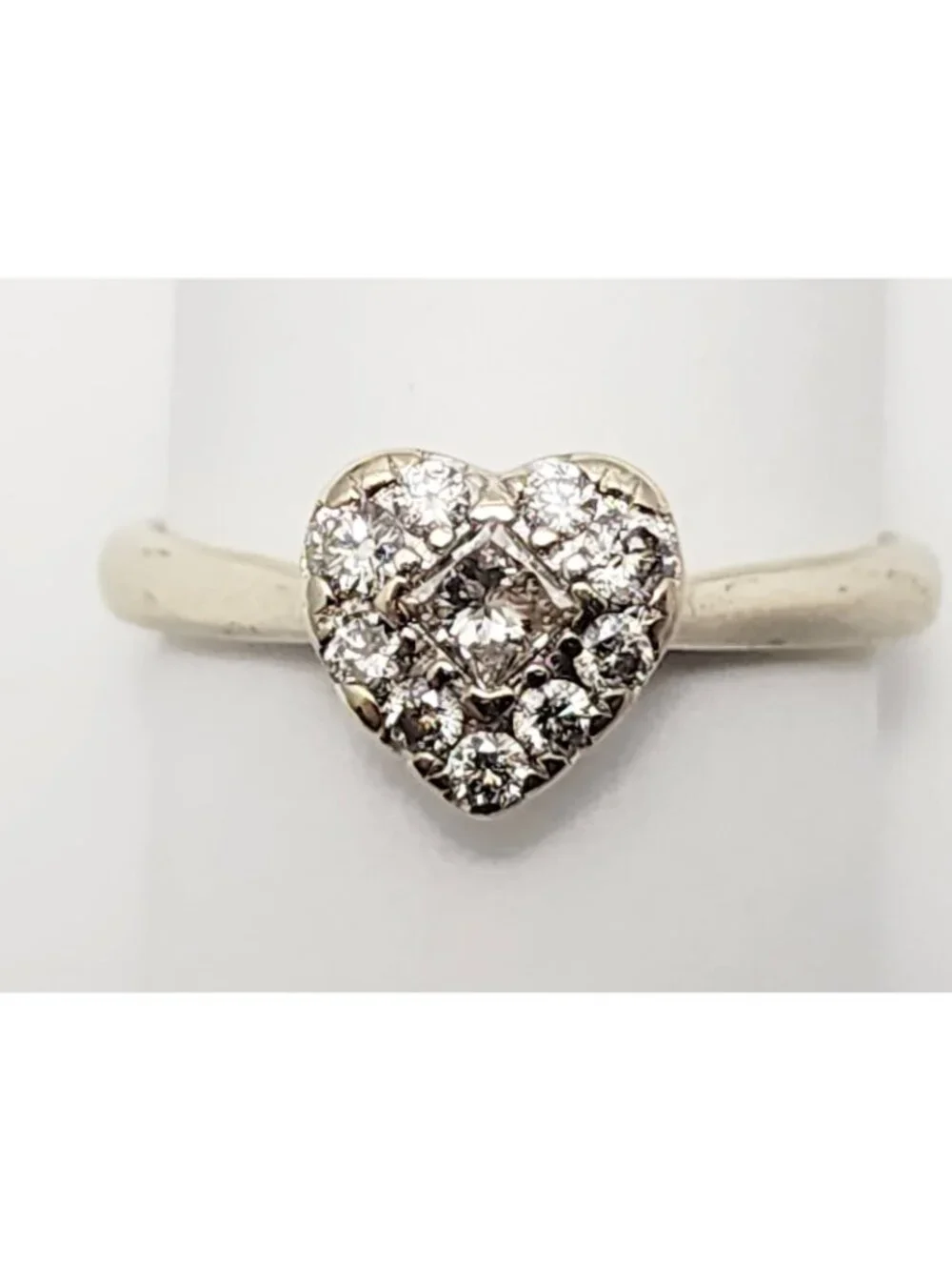 Beautiful 14K Karat Solid White Gold Designer Diamond Heart Ring - Size 6